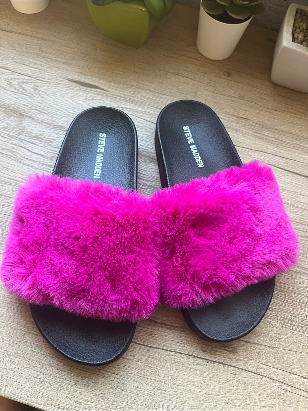 Steve Madden size 6 Hot Pink Fuzzy Slide Sandals